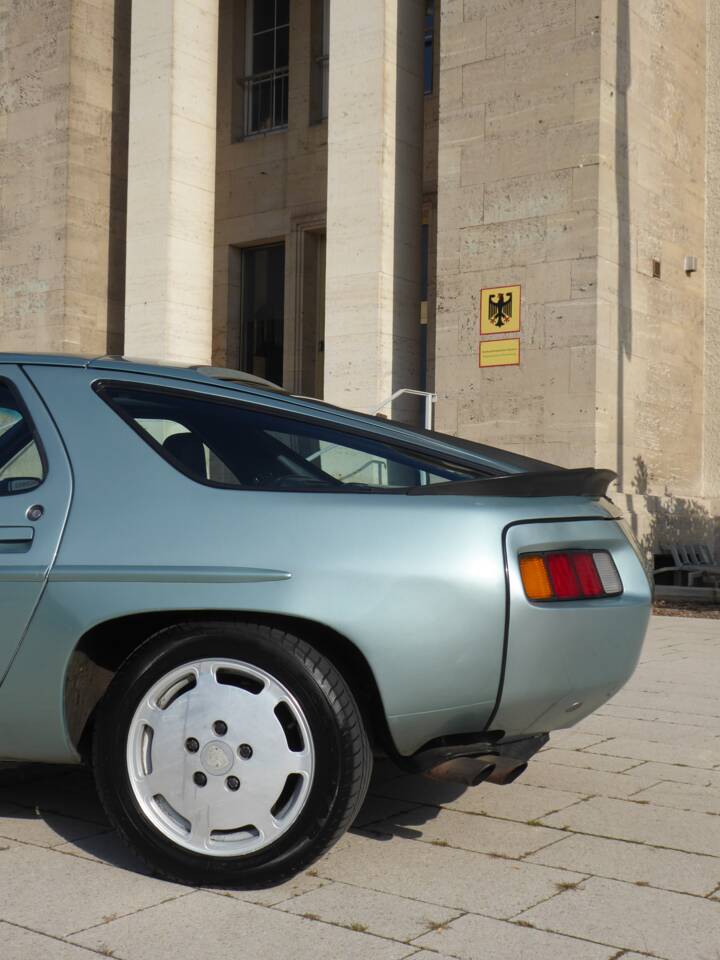 Afbeelding 5/67 van Porsche 928 S (1985)