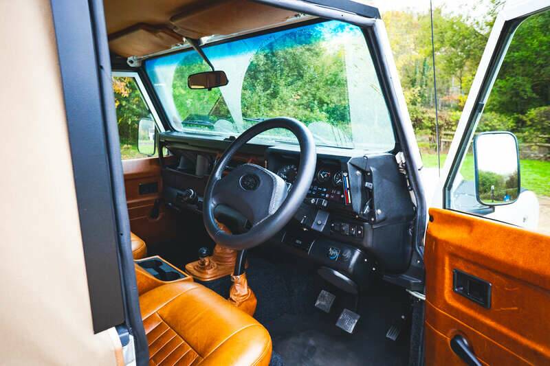 Image 2/50 of Land Rover Defender 90 (1997)