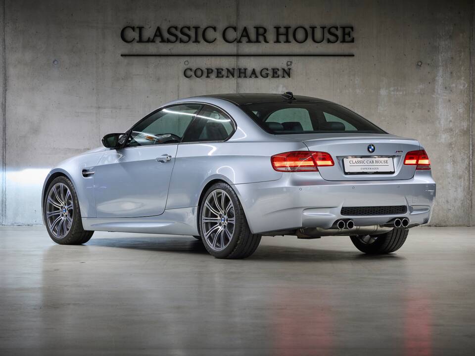 Image 7/100 of BMW M3 (2006)