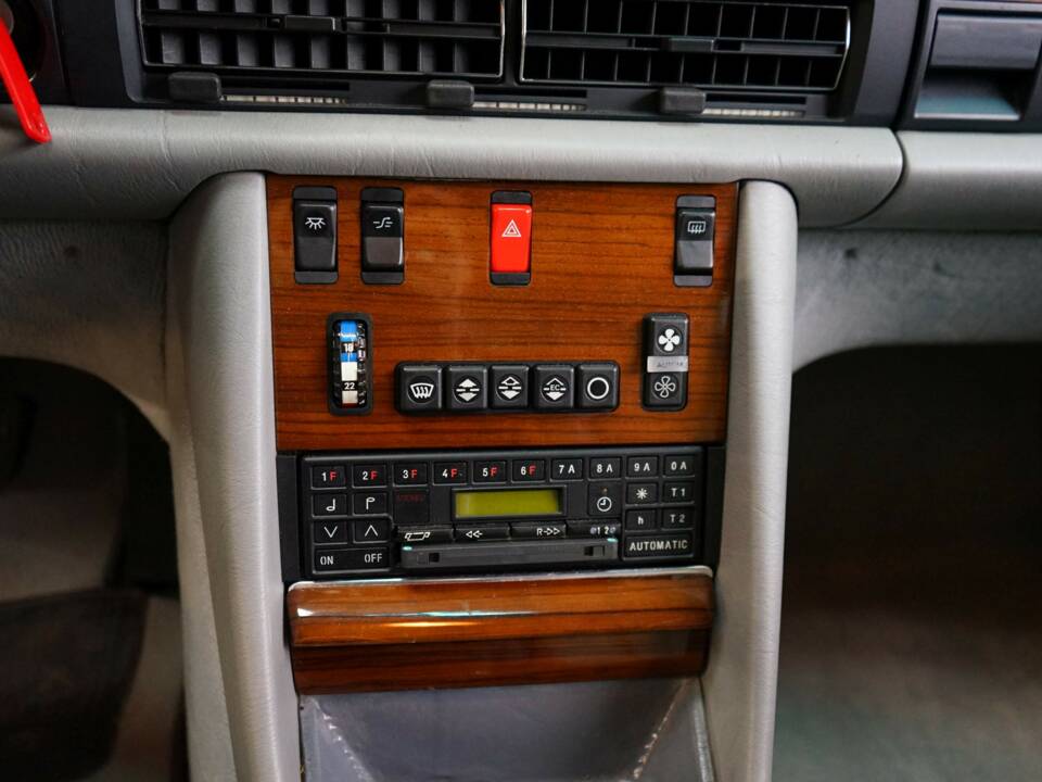 Immagine 36/42 di Mercedes-Benz 500 SEL (1982)
