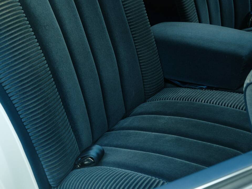 Bild 41/50 von Mercedes-Benz 230 (1977)