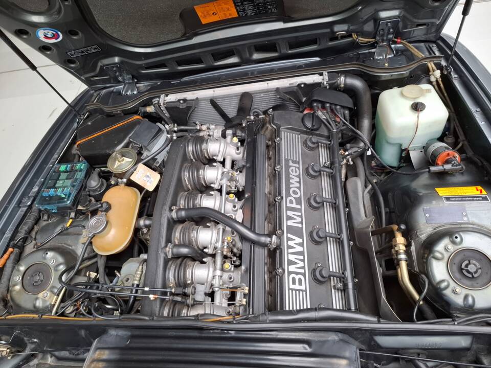 Image 27/33 of BMW M 635 CSi (1987)
