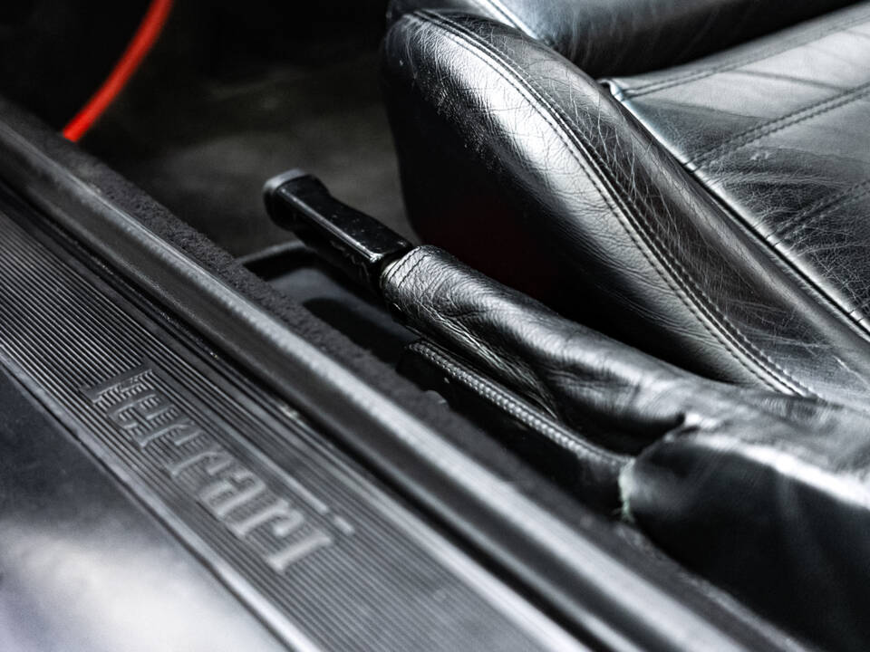 Image 40/55 of Ferrari F 355 Berlinetta (1994)