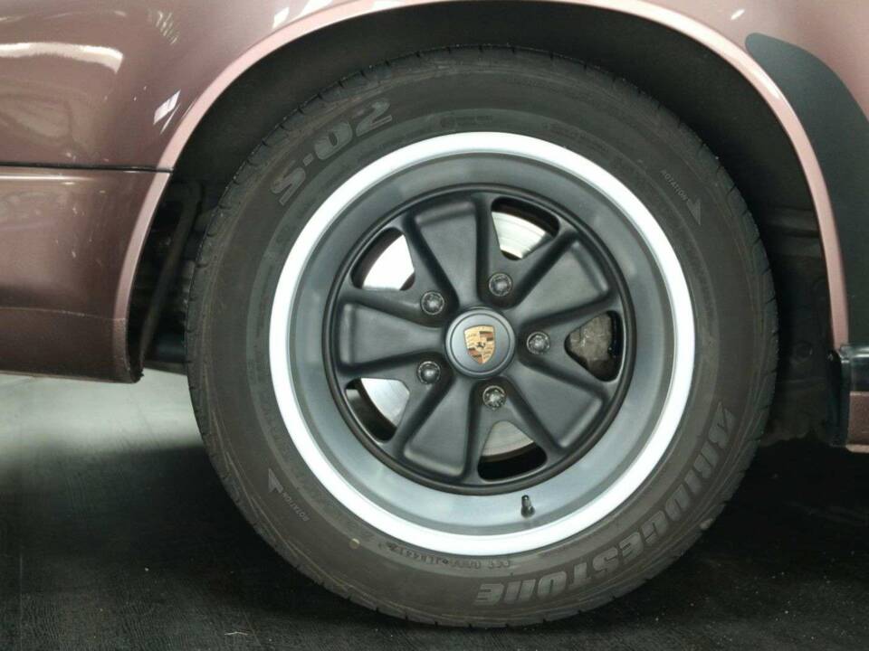 Immagine 29/30 di Porsche 911 Carrera 3.2 (1988)