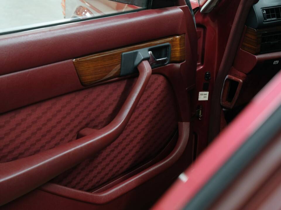 Bild 49/50 von Mercedes-Benz 260 SE (1990)