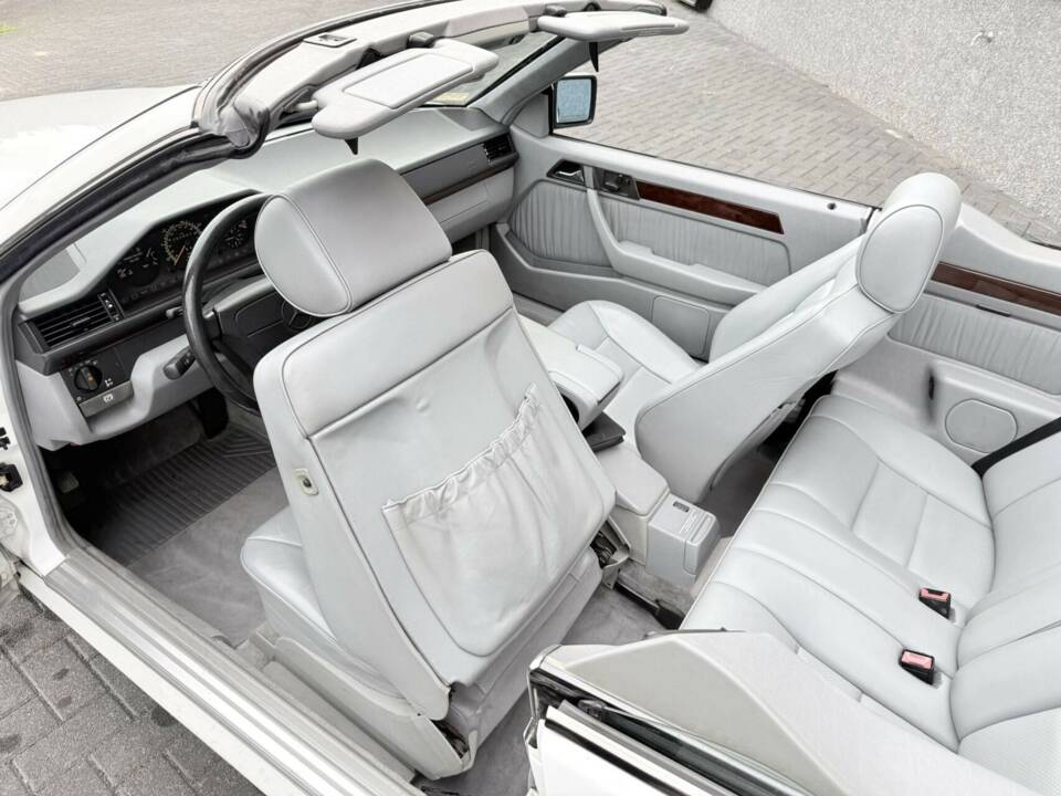 Imagen 18/41 de Mercedes-Benz E 320 (1995)