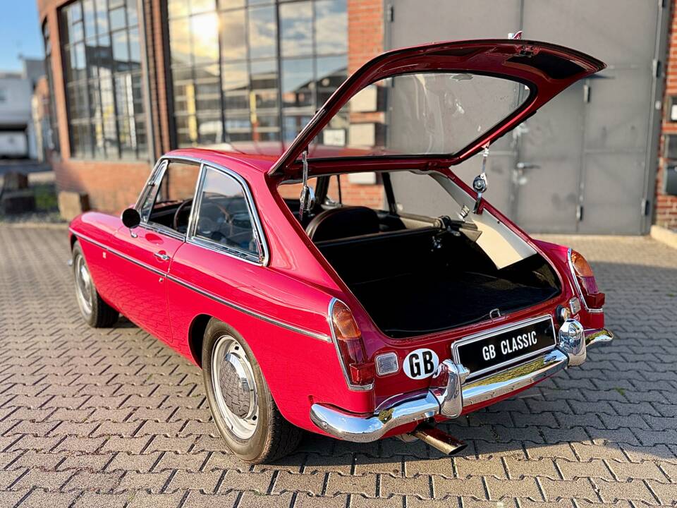 Bild 16/21 von MG MGC GT (1968)