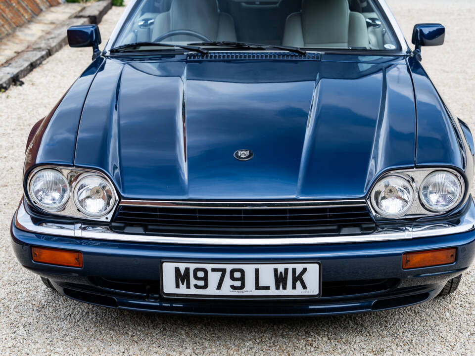 Image 15/38 of Jaguar XJS 4.0 (1995)