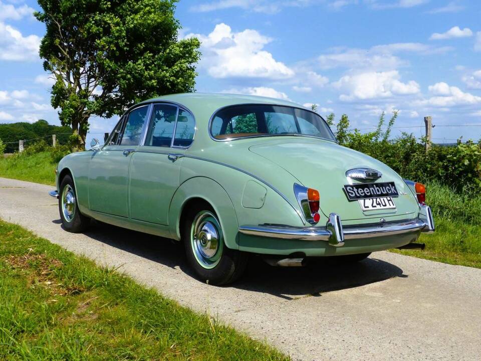 Daimler V8-250 Limousine grün 1967