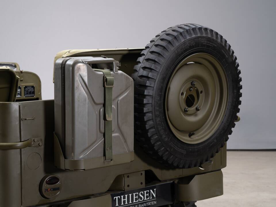 Image 16/35 of Jeep Willys-Overland CJ-3A (1944)