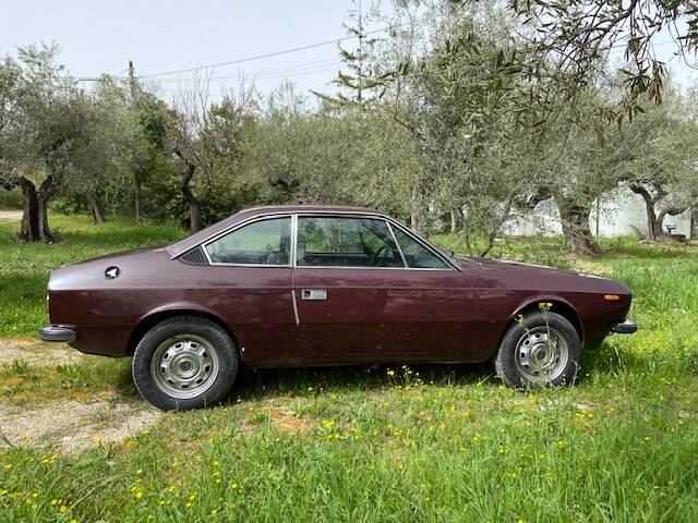 Bild 2/10 von Lancia Beta Coupe 1300 (1982)