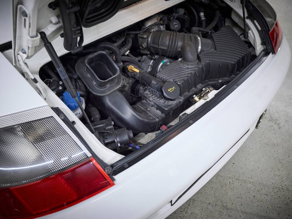 Bild 95/100 von Porsche 911 Carrera 4S (2004)