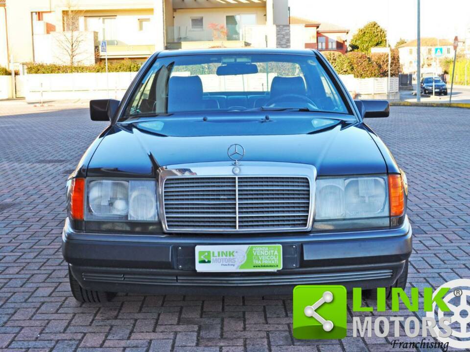 Bild 8/10 von Mercedes-Benz 300 CE (1990)