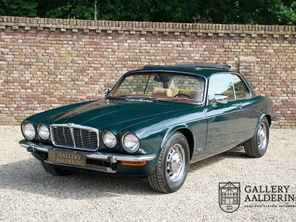 Immagine 15/50 di Jaguar XJ 6 L 4.2 (1975)