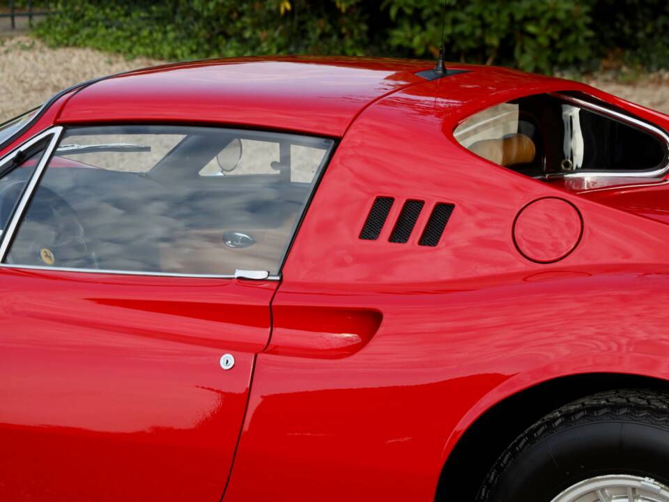 Image 26/50 of Ferrari Dino 246 GTS (1974)
