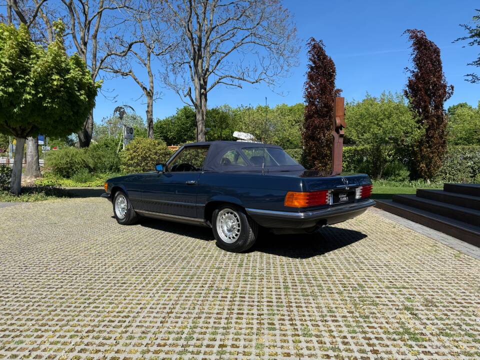 Image 5/38 de Mercedes-Benz 280 SL (1982)