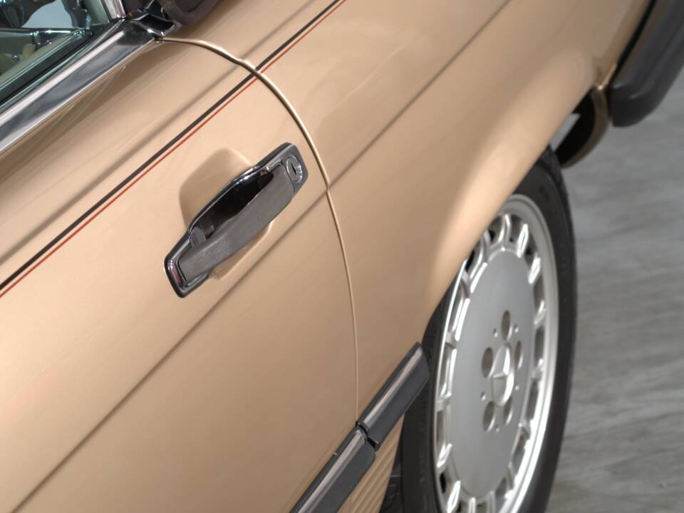 Image 13/47 de Mercedes-Benz 560 SL (1987)