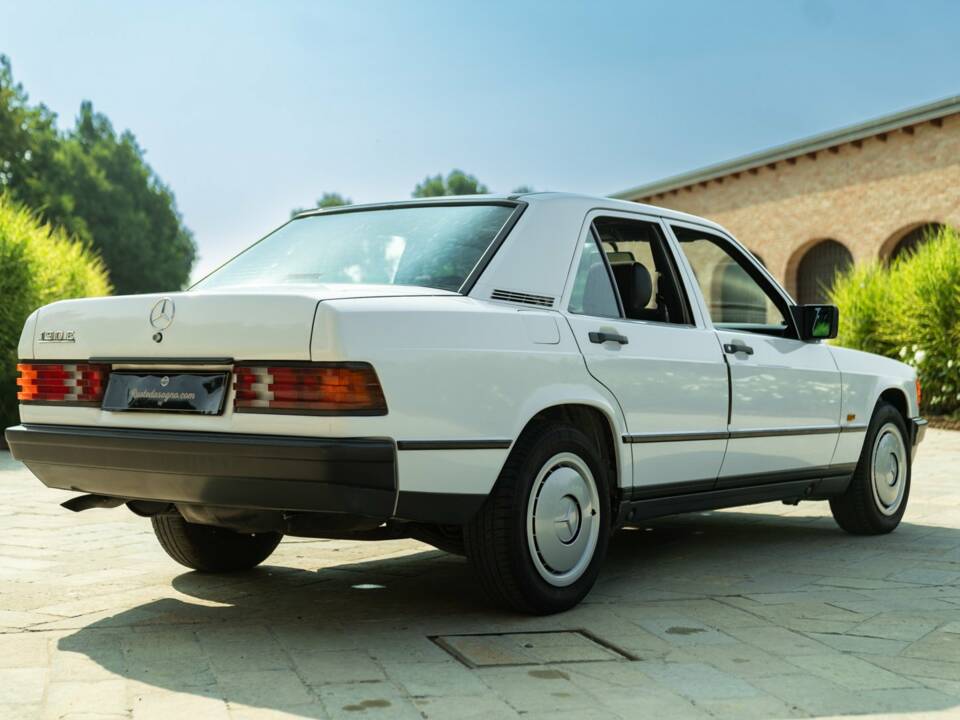 Image 13/45 of Mercedes-Benz 190 E (1987)