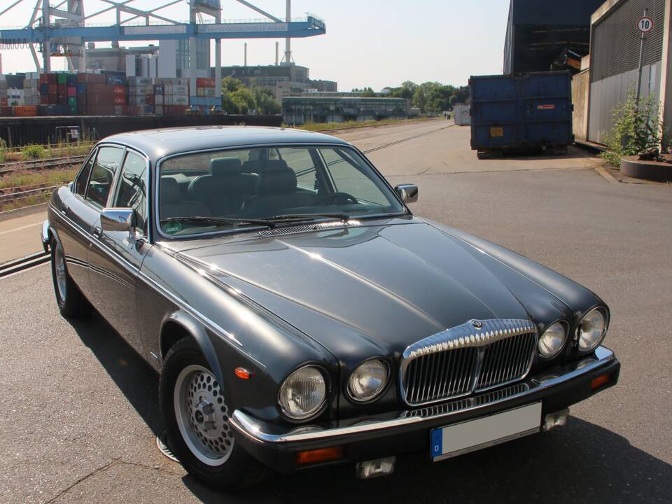 Imagen 2/12 de Daimler Double Six (1992)