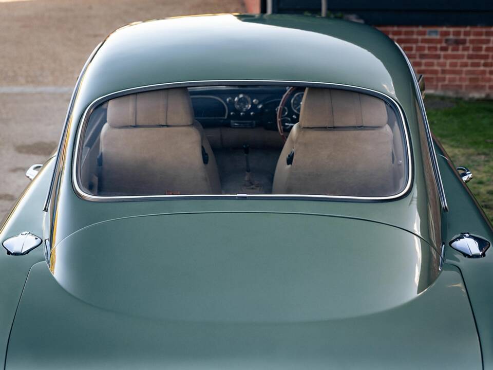 Image 18/48 de Aston Martin DB 4 GT (1961)