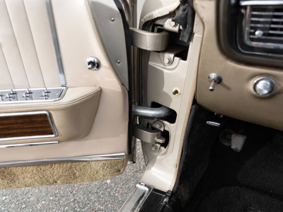 Bild 43/100 von Lincoln Continental Convertible (1965)