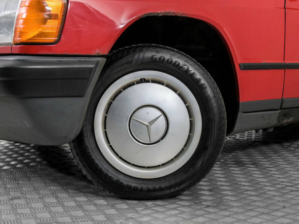 Image 4/50 of Mercedes-Benz 190 D (1984)