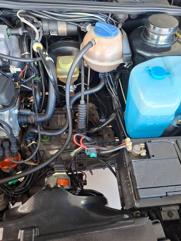 Image 19/21 of Volkswagen Golf Mk II GTi 1.8 (1990)