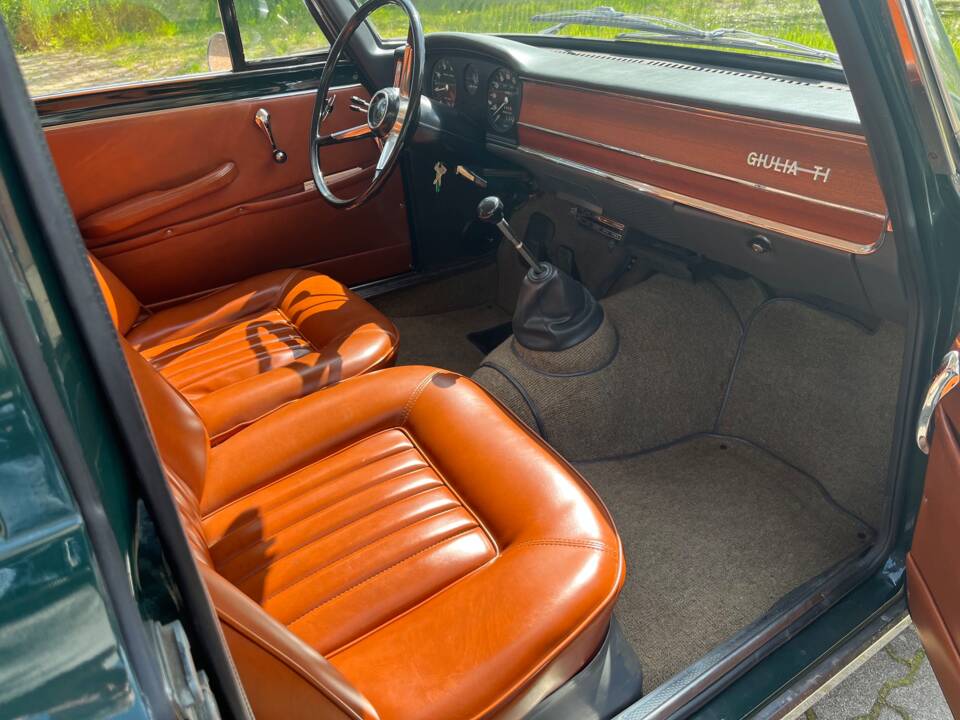 Image 8/16 of Alfa Romeo Giulia 1600 TI Giardinetta (1967)