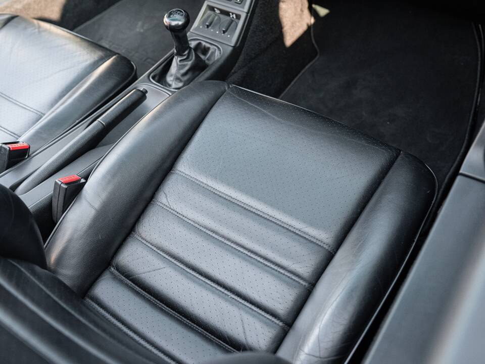 Image 32/48 of Porsche 911 Carrera 4 (1992)