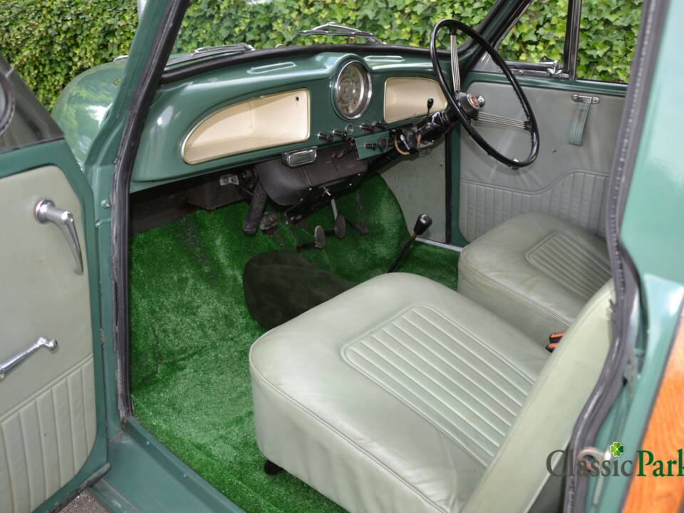 Image 20/50 of Morris Minor 1000 Traveller (1964)