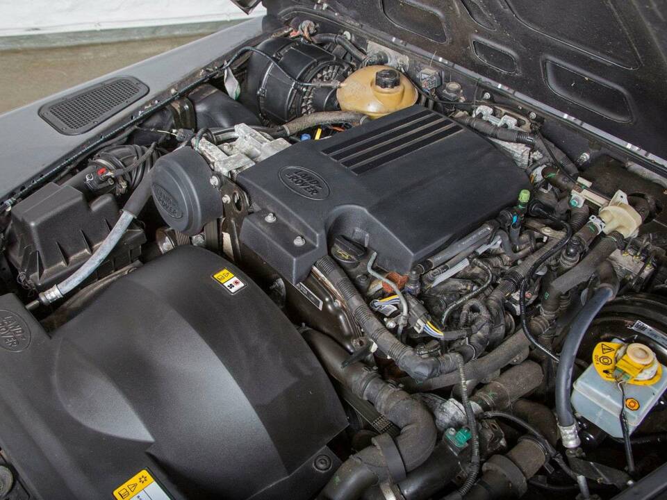 Image 19/20 of Land Rover Defender 110 (2016)