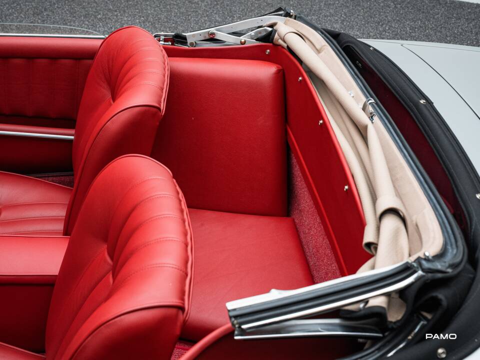 Image 25/44 of Mercedes-Benz 190 SL (1957)