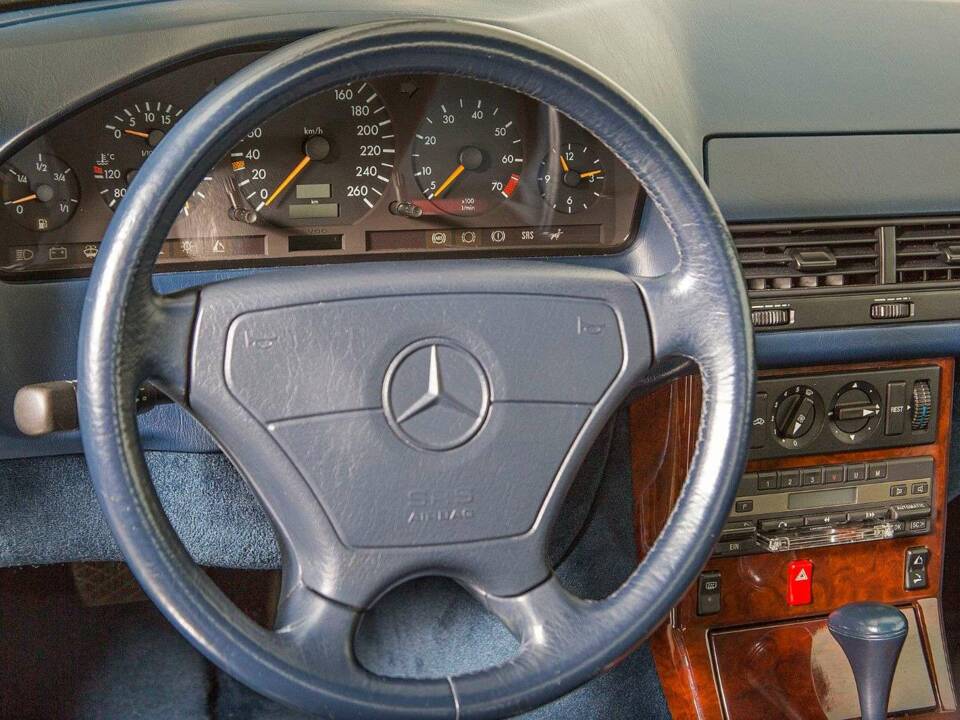 Immagine 19/20 di Mercedes-Benz SL 280 (1994)