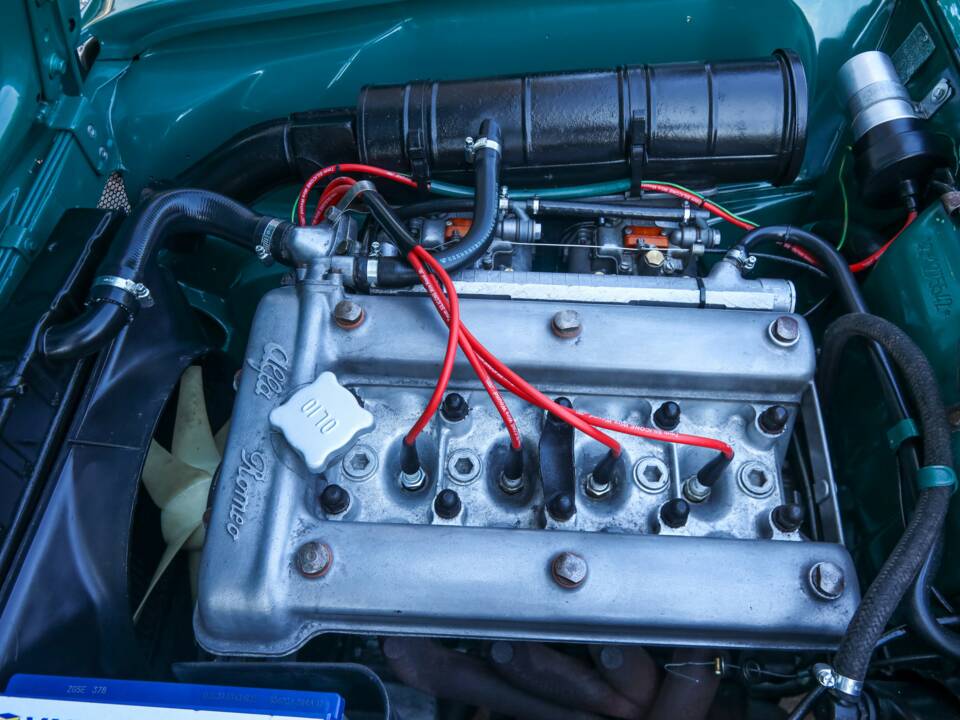 Bild 4/50 von Alfa Romeo Giulia 1300 GT Junior (1972)
