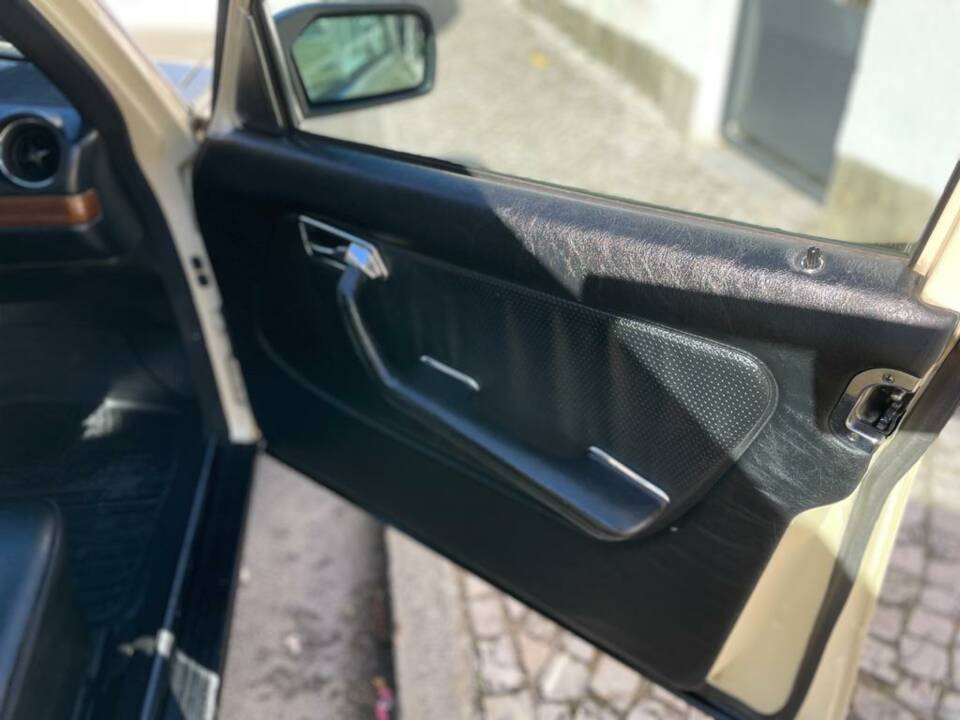 Bild 14/73 von Mercedes-Benz 300 D (1977)