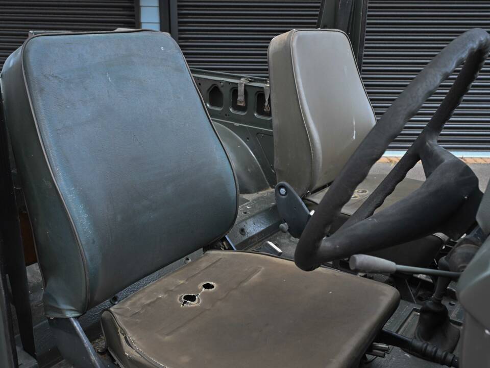 Immagine 31/50 di Mercedes-Benz 240 GD (SWB) (1987)