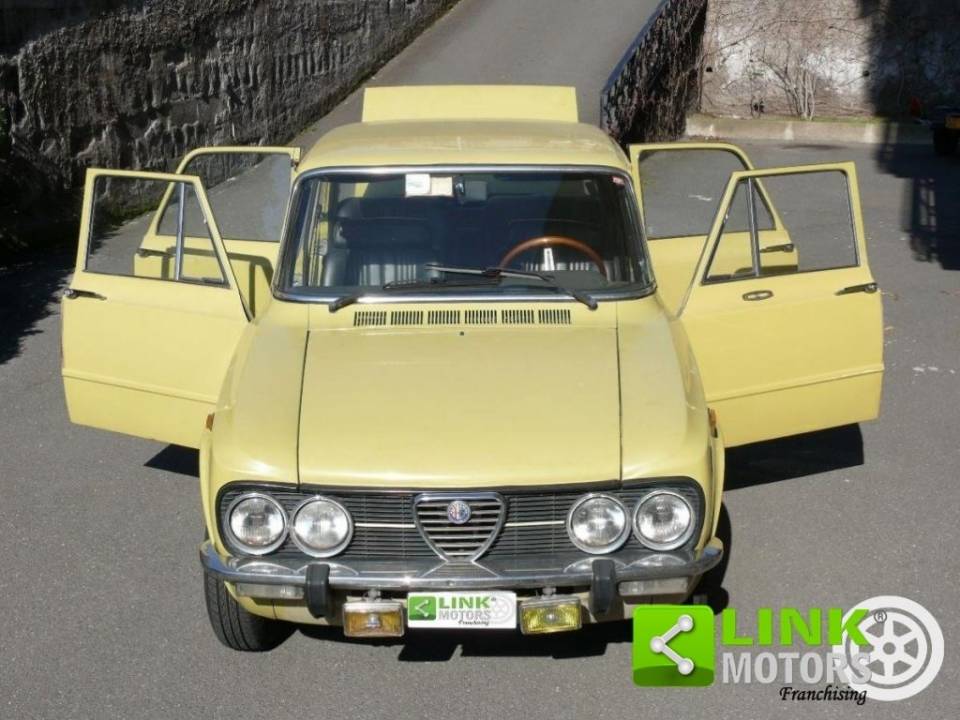 Bild 2/9 von Alfa Romeo Giulia Nuova Super 1300 (1976)