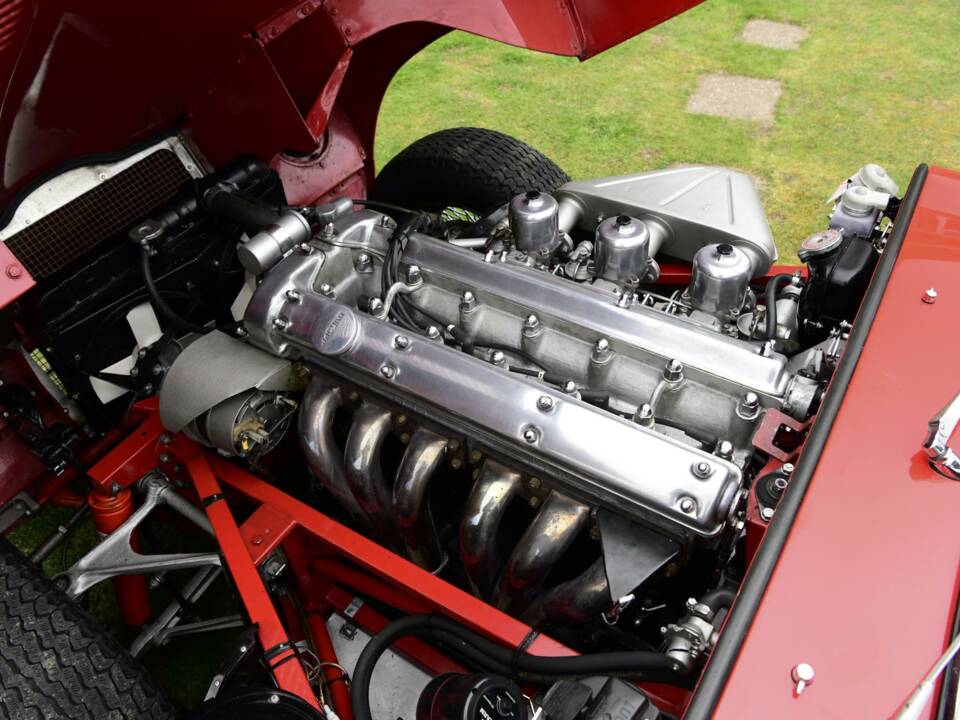 Image 42/50 de Jaguar E-Type (1968)