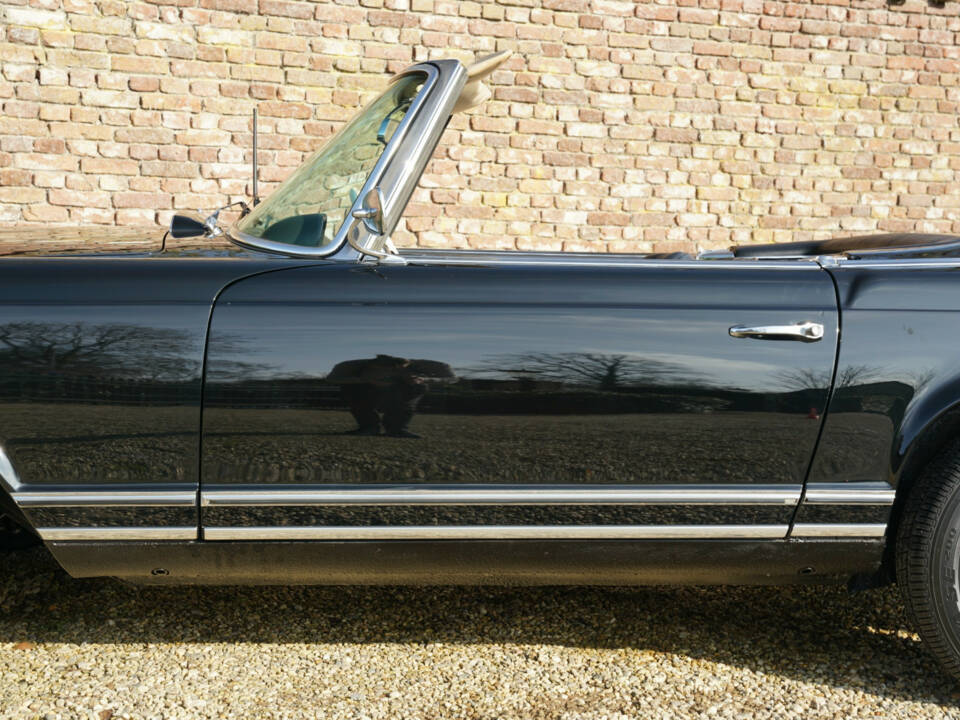 Image 18/50 of Mercedes-Benz 230 SL (1966)