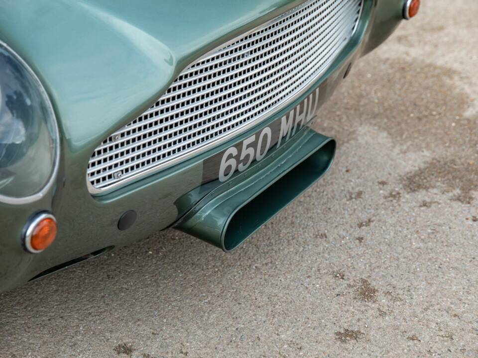 Image 23/48 de Aston Martin DB 4 GT (1961)