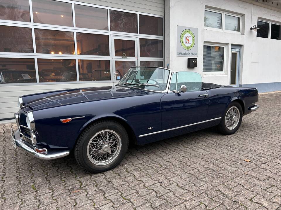 Image 15/17 de Alfa Romeo 2600 Spider (1962)