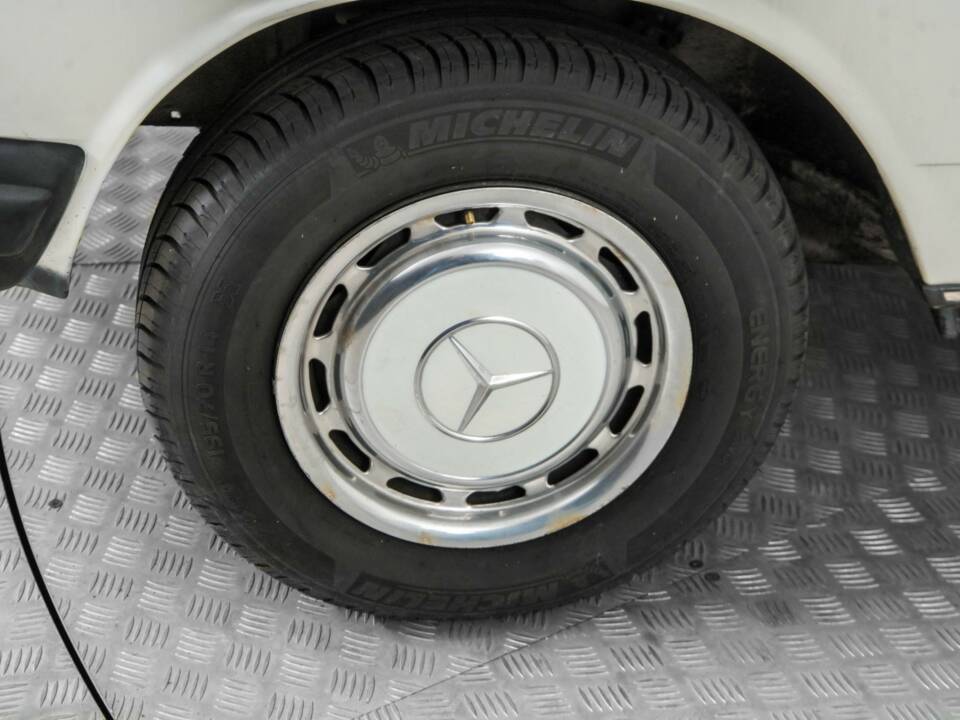 Bild 23/50 von Mercedes-Benz 300 D (1983)