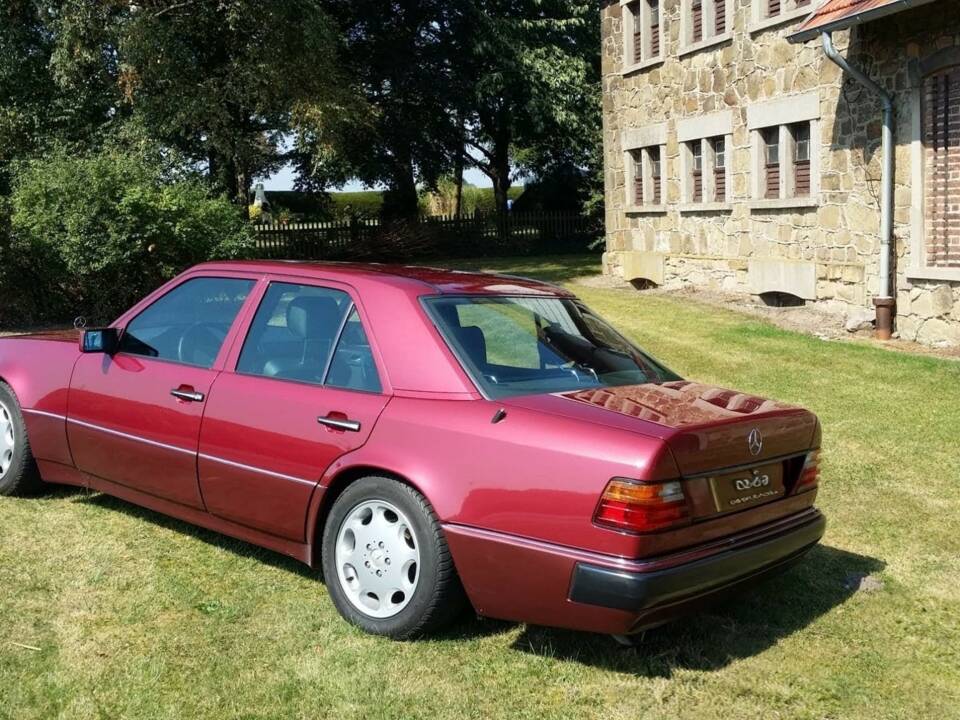 Bild 4/11 von Mercedes-Benz 500 E (1992)