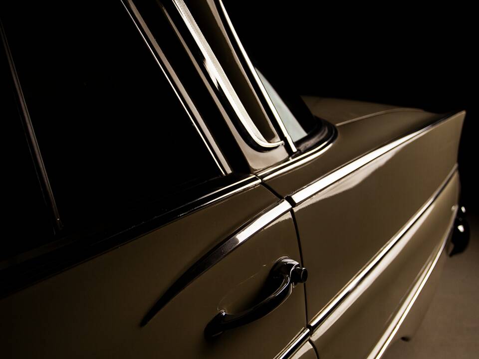 Imagen 29/32 de Mercedes-Benz 220 SE b (1965)