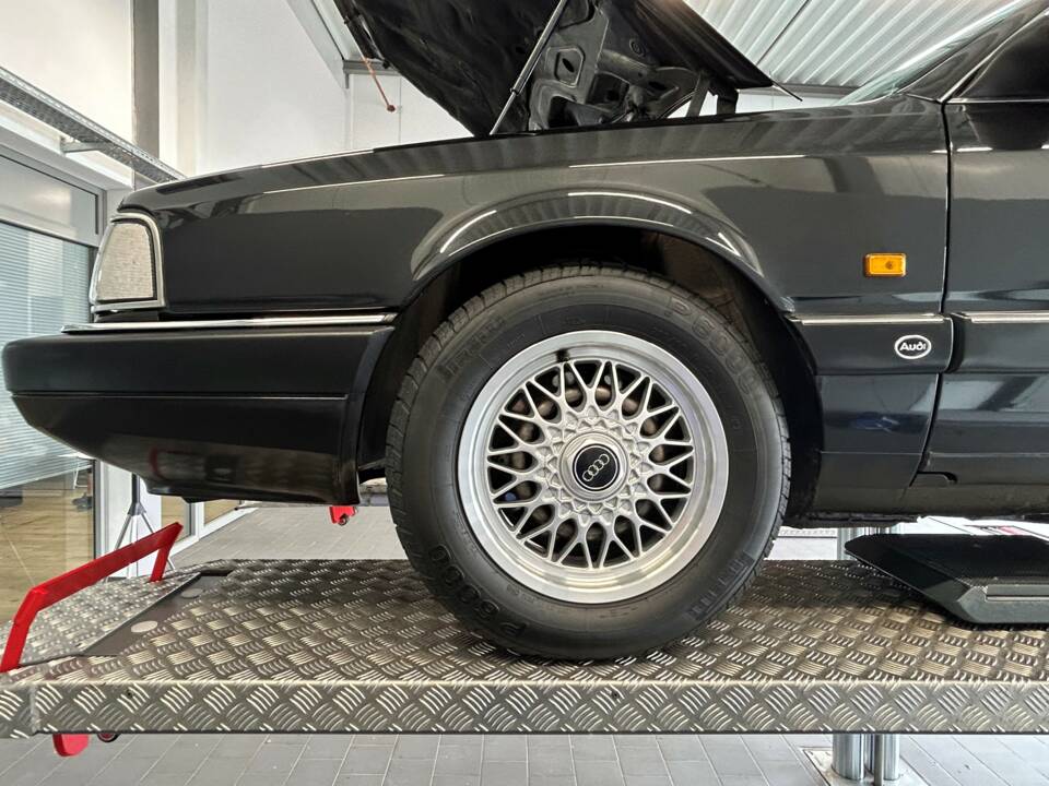 Immagine 11/44 di Audi 200 - 2.2 20V Turbo quattro (1990)