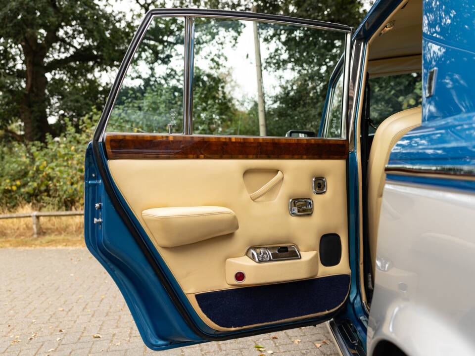 Image 29/50 of Rolls-Royce Silver Shadow II (1979)