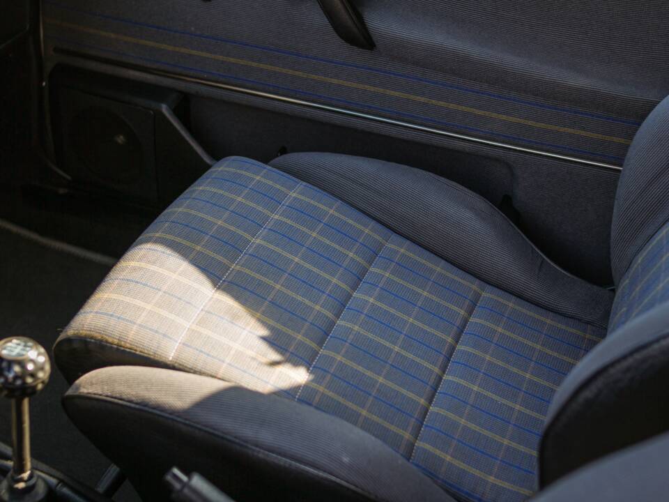 Bild 45/58 von Volkswagen Golf II GTi 1.8 (1988)