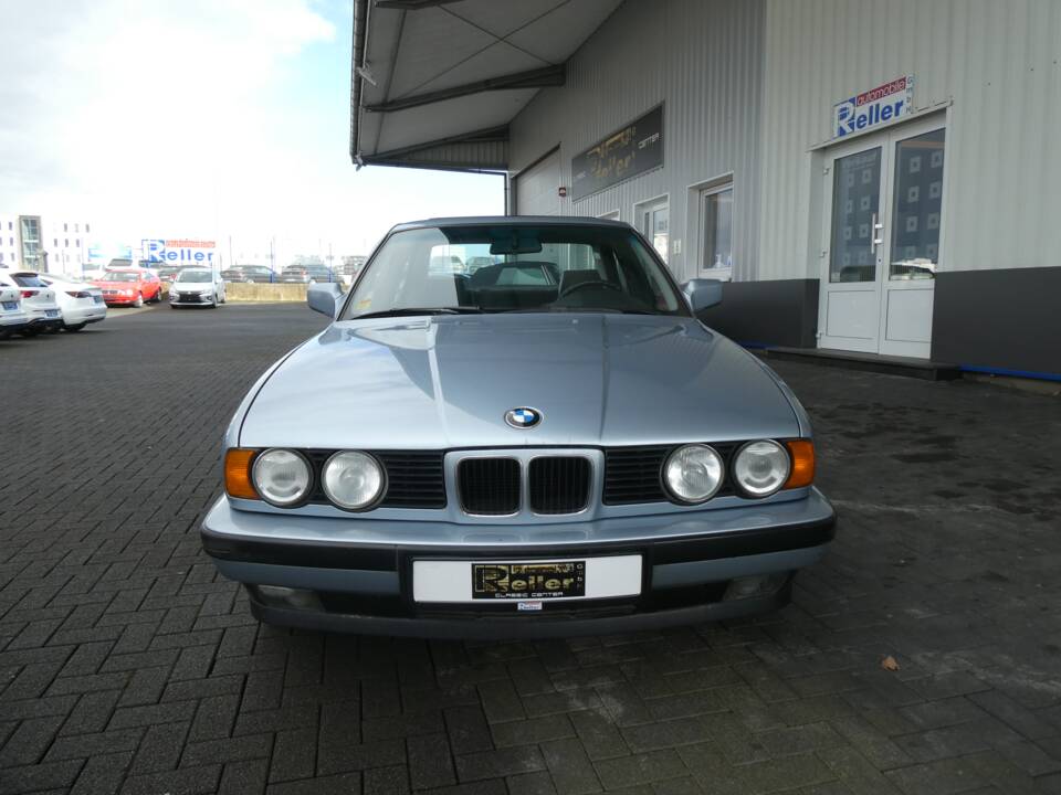 Image 2/16 of BMW 525i (1990)