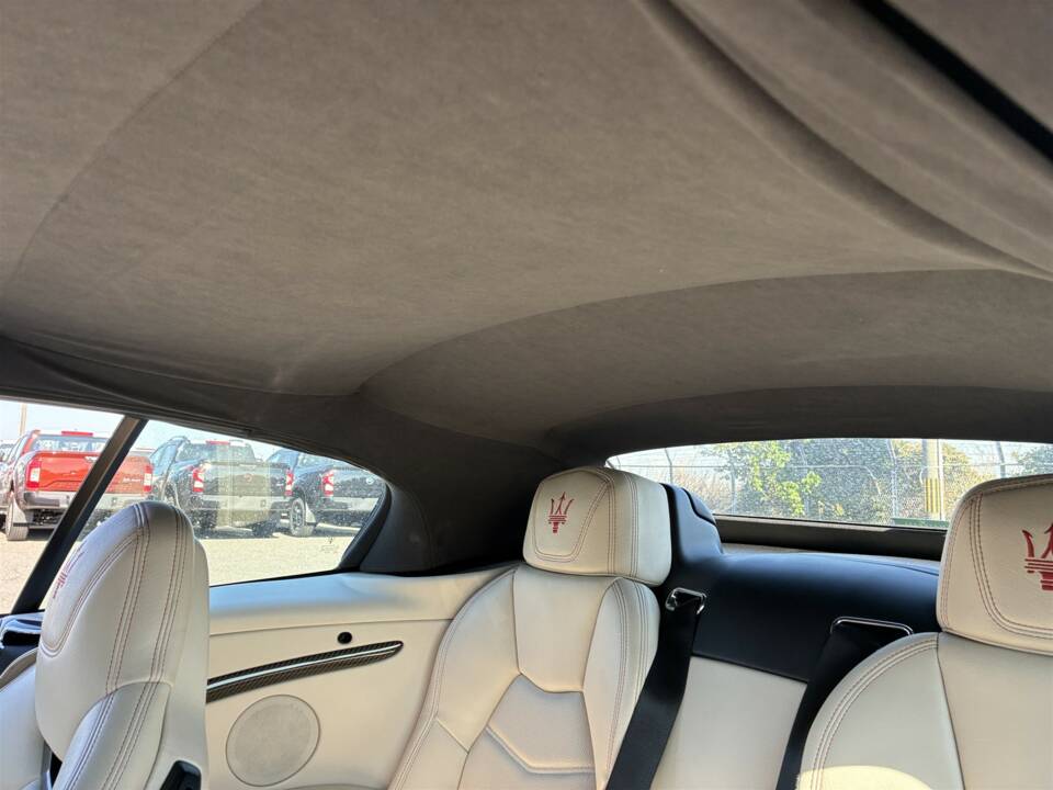 Image 39/54 of Maserati GranCabrio Sport (2015)