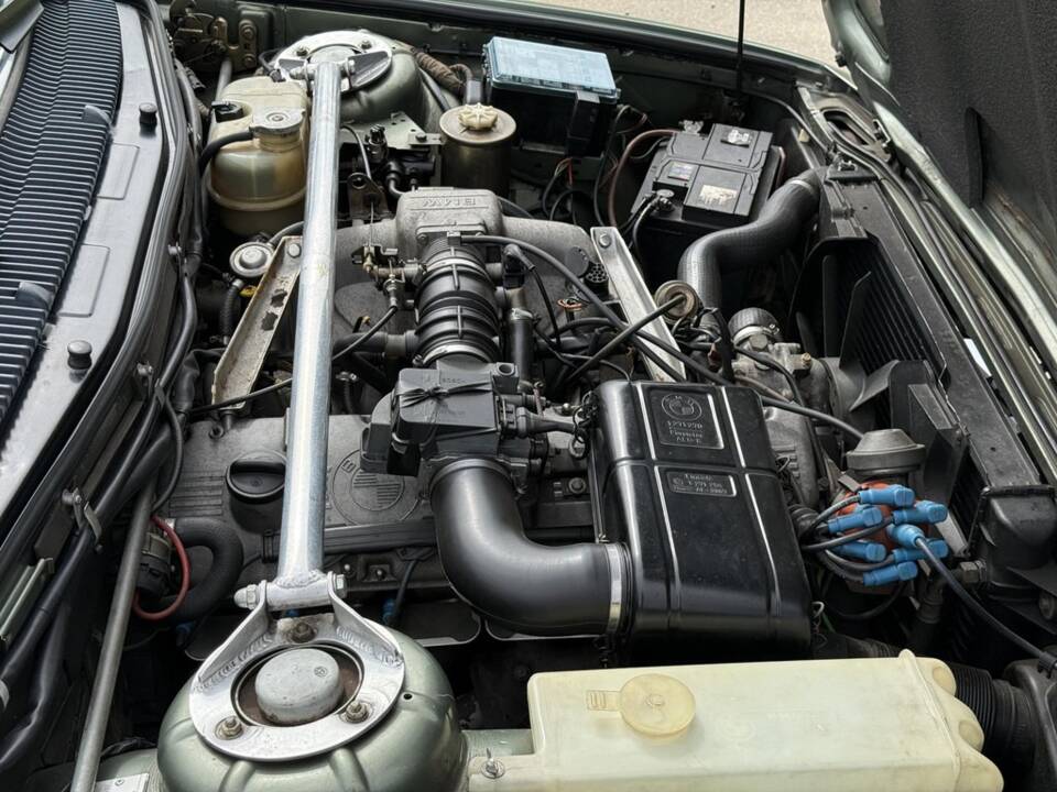 Image 17/19 of BMW 728i (1986)